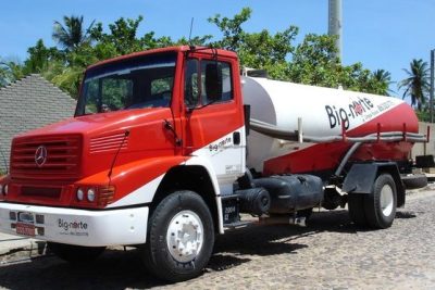 big jato limpa fossa desentupidora e locacao de banheiro quimico
